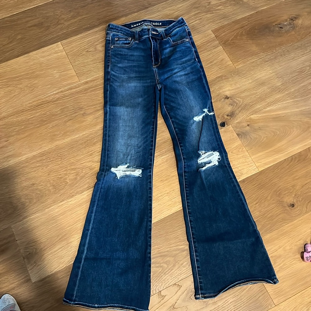 🦅 American Eagle Next Level Stretch Distressed Flare 🌼